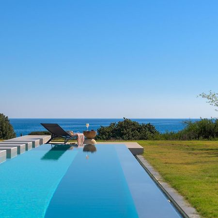 Albatross Beach Front Villas Генади Екстериор снимка