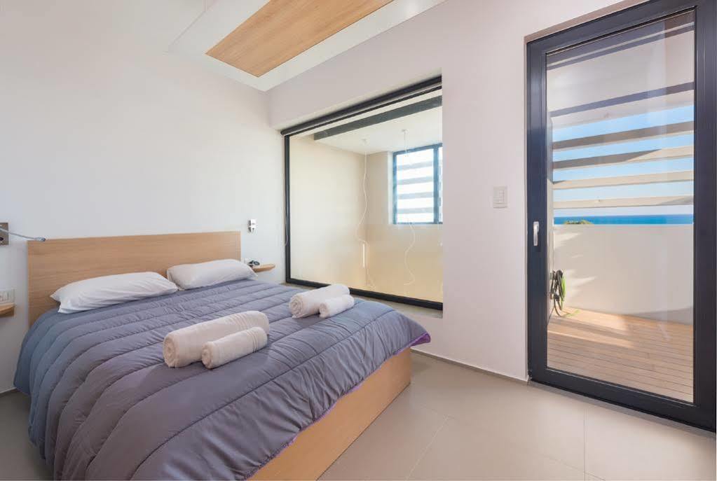 Albatross Beach Front Villas Генади Екстериор снимка