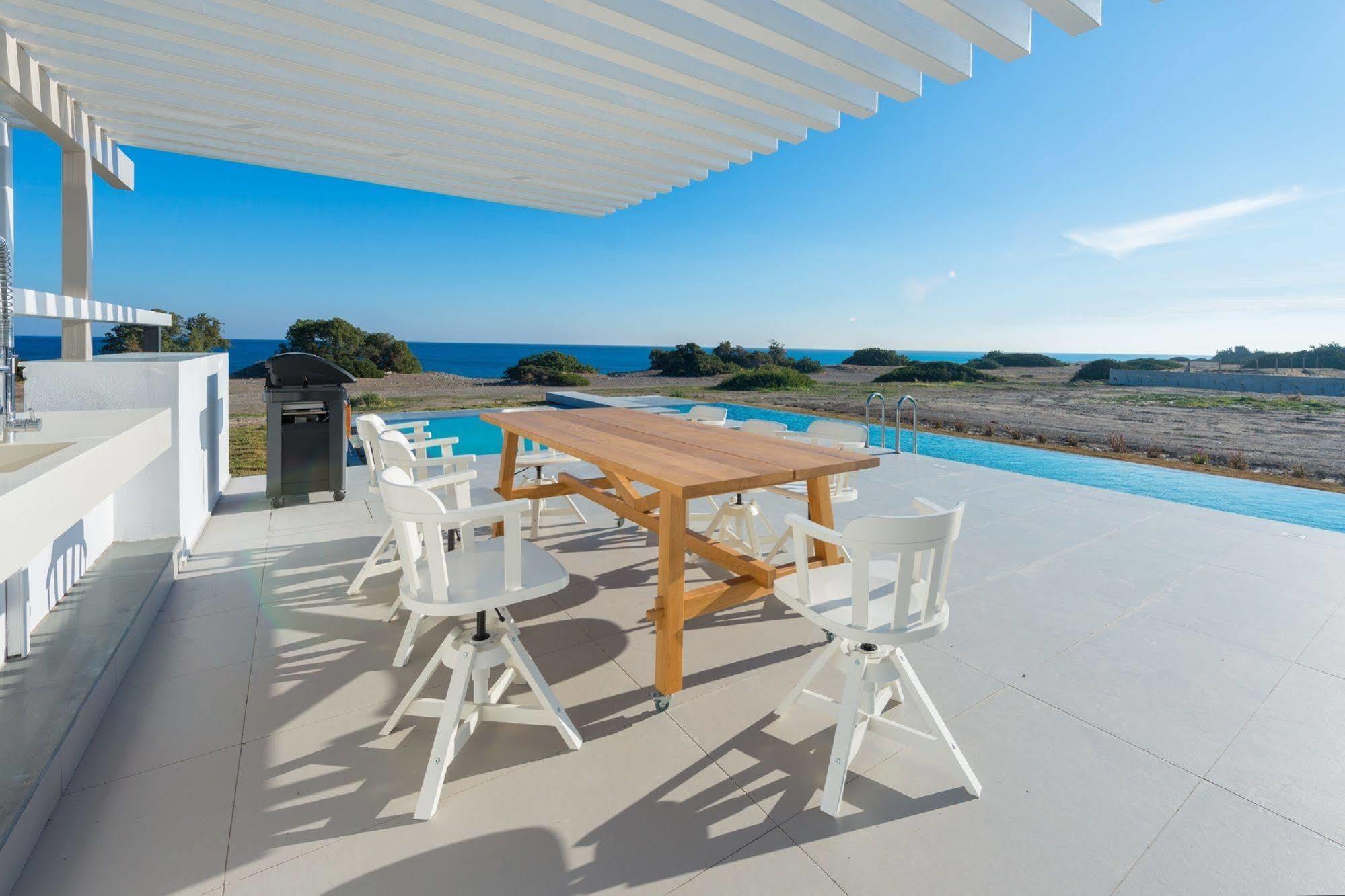 Albatross Beach Front Villas Генади Екстериор снимка