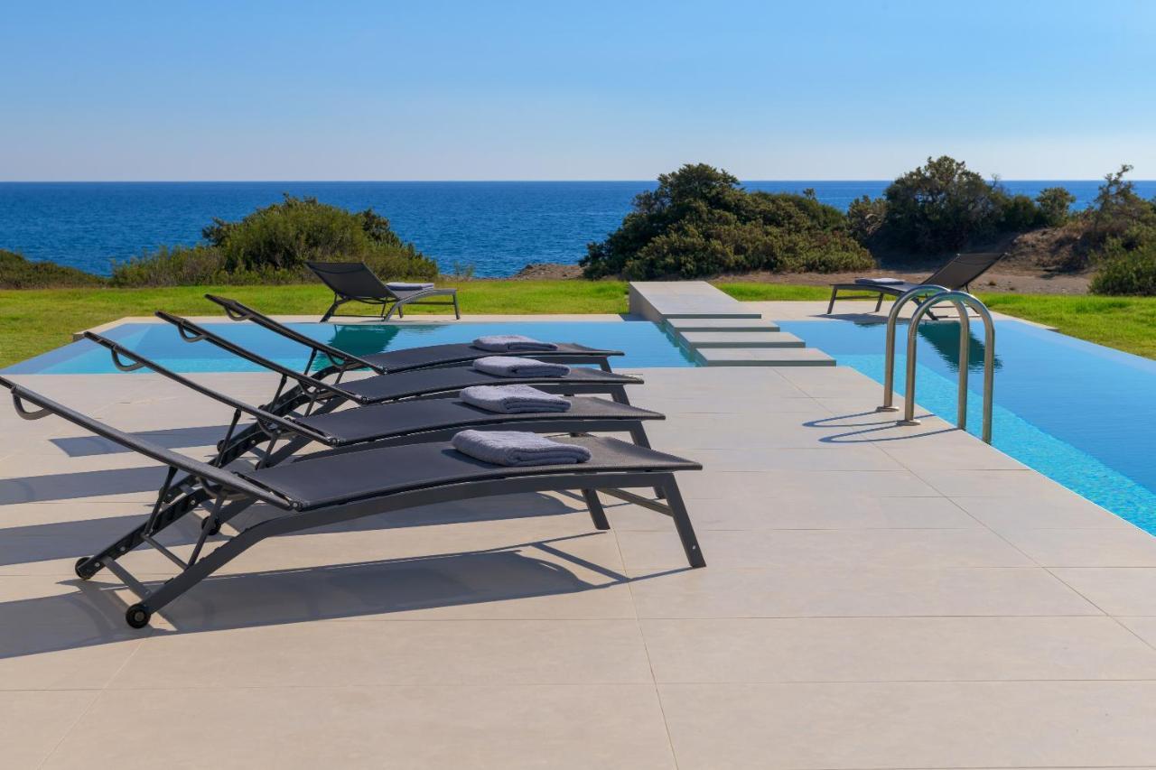 Albatross Beach Front Villas Генади Екстериор снимка