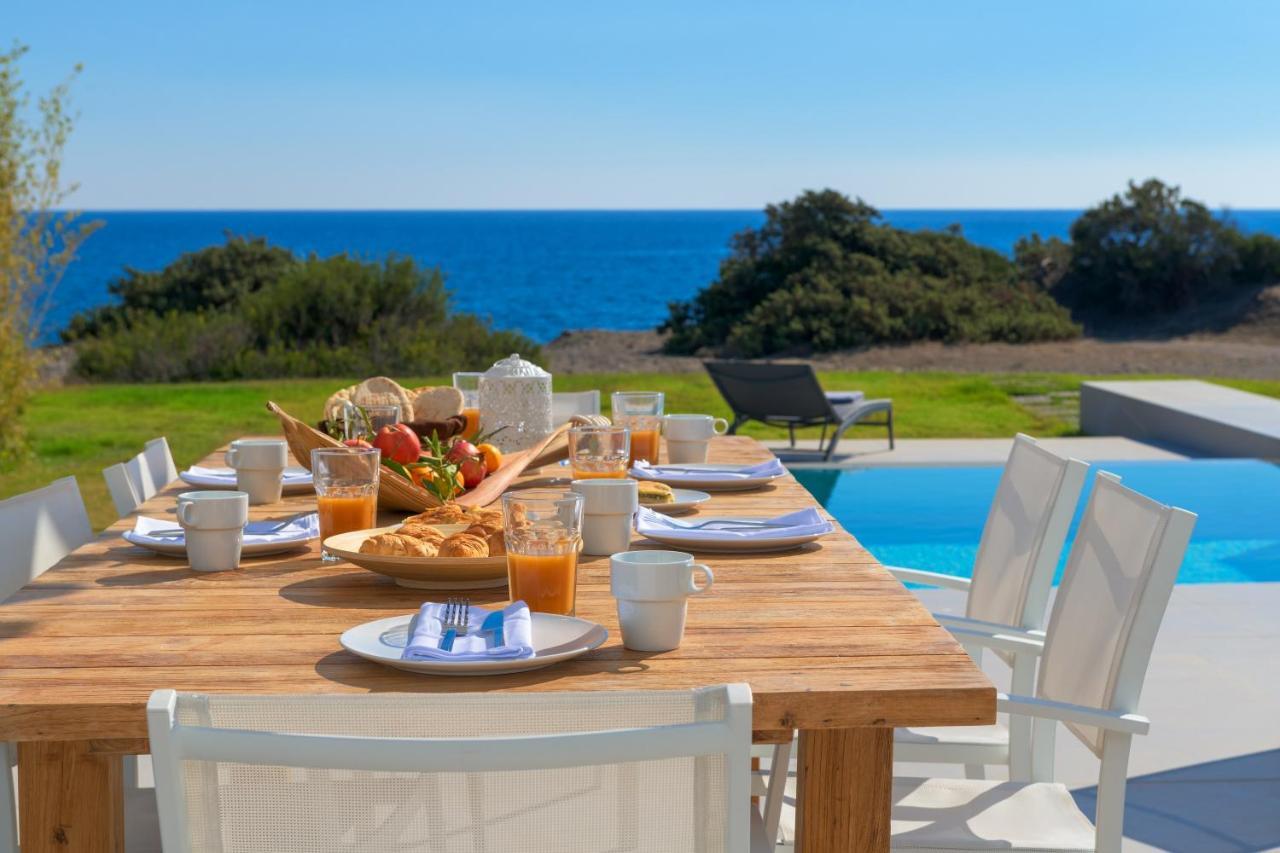 Albatross Beach Front Villas Генади Екстериор снимка
