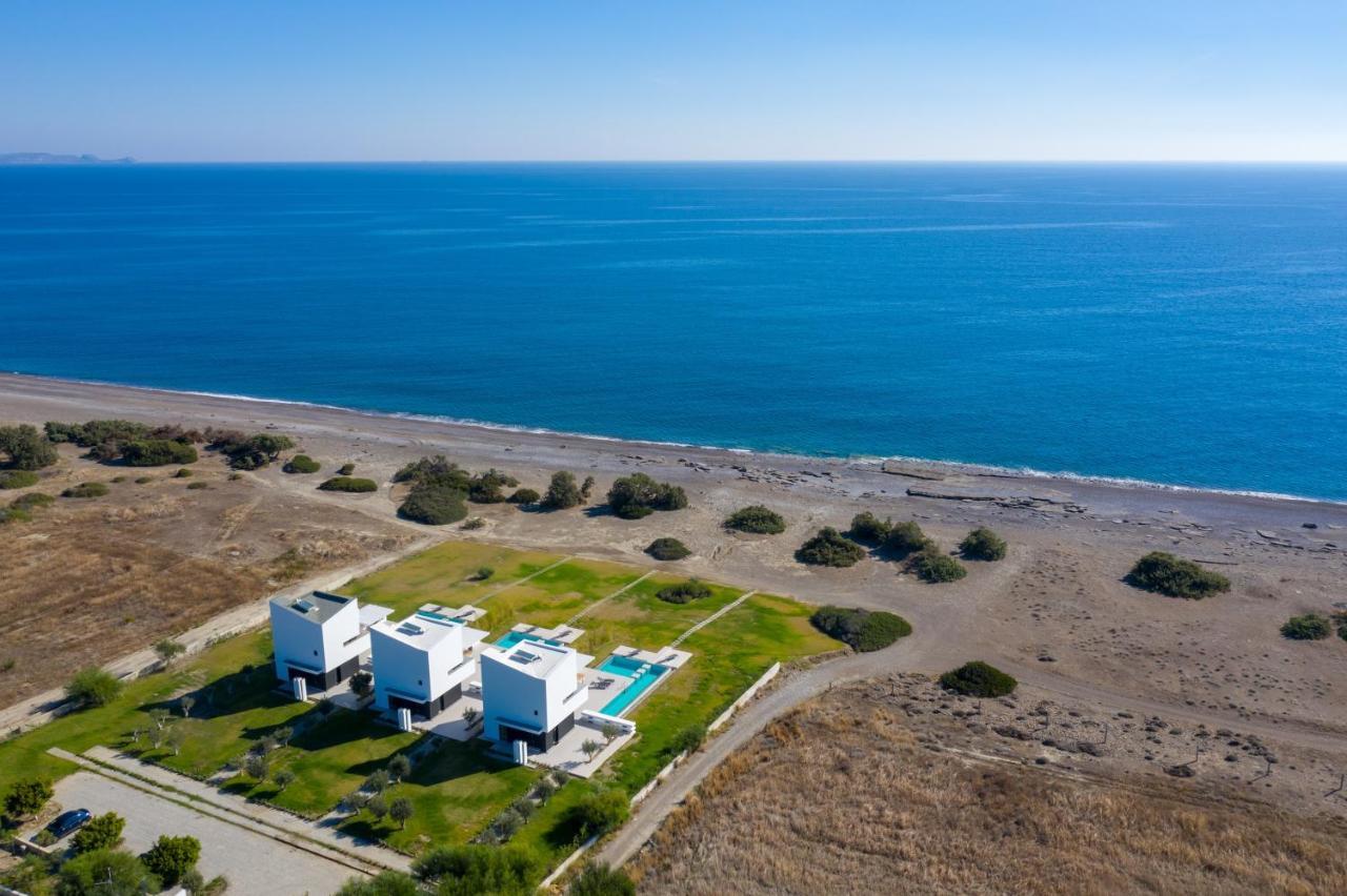 Albatross Beach Front Villas Генади Екстериор снимка