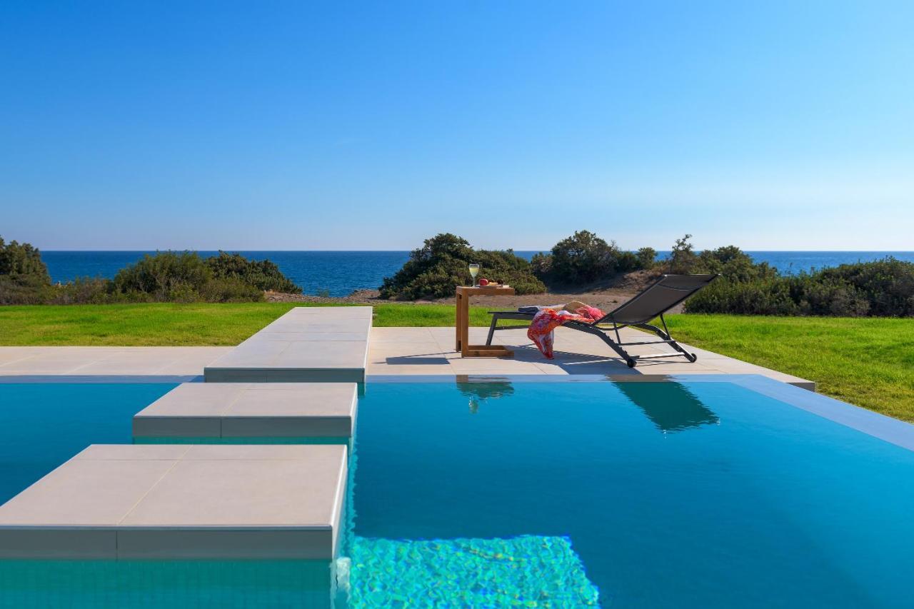Albatross Beach Front Villas Генади Екстериор снимка