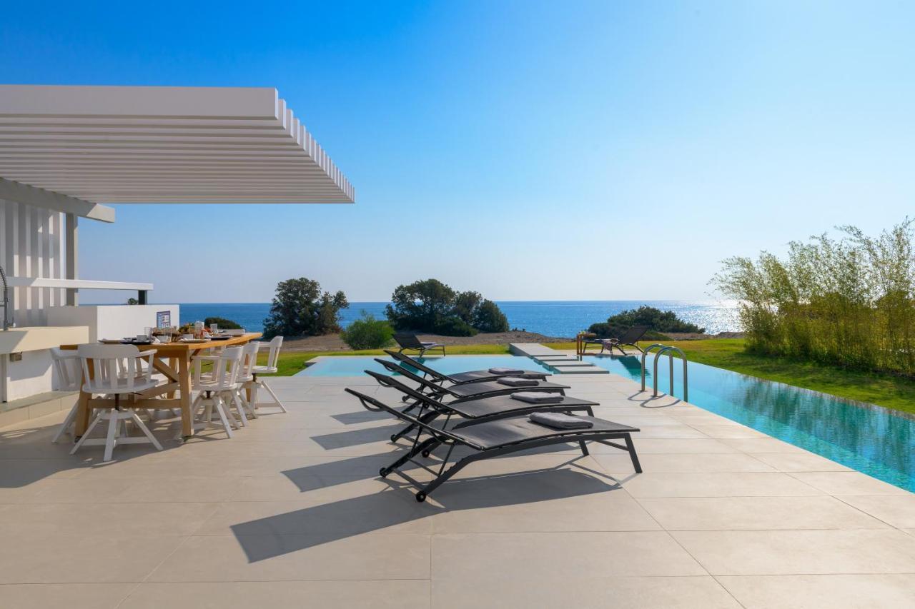 Albatross Beach Front Villas Генади Екстериор снимка