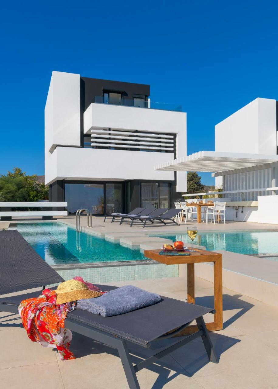 Albatross Beach Front Villas Генади Екстериор снимка